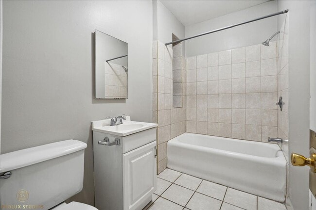 Photo - 5041 W 18th St Unidad 10