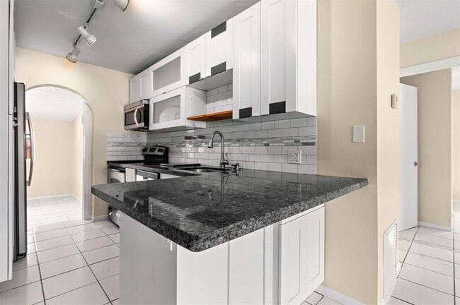 Photo - 1415 NE 25th St