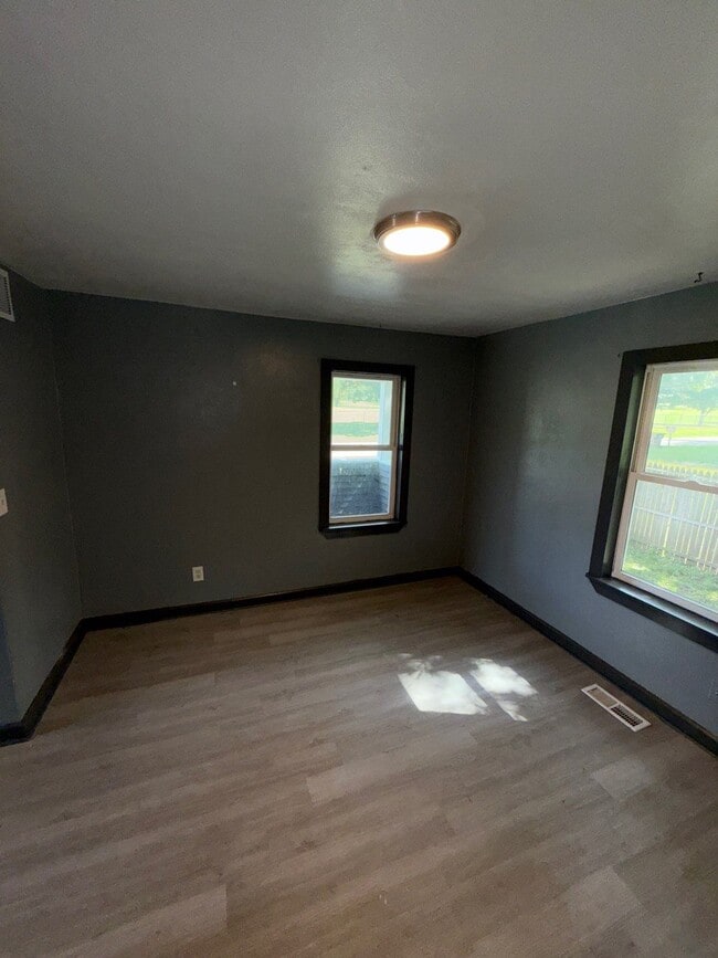 Photo - 201 S Memorial Ave