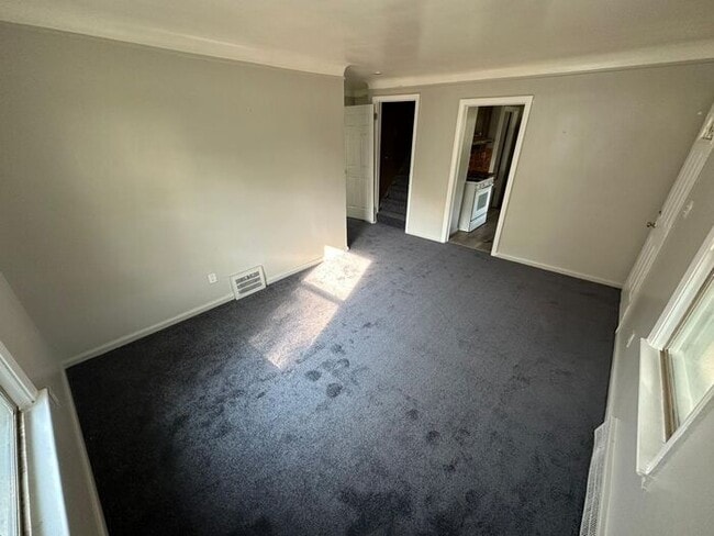 Photo - Beautiful 3 bedroom Bungalow with Garage