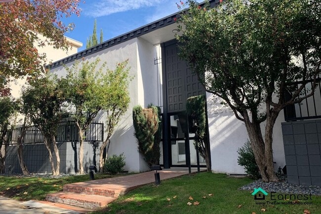 Unbeatable Location! 1BR/1BA in Sherman Oa... - Unbeatable Location! 1BR/1BA in Sherman Oa... Condo Unit 10