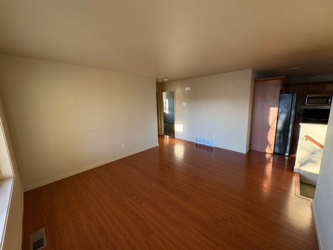 Photo - 4 bed 2 1/2 bath townhome!
