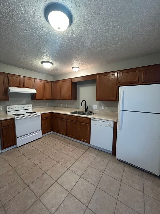 Photo - 3500 SW Victoria Pl Unit 3500 SW Victoria Pl Apt 2