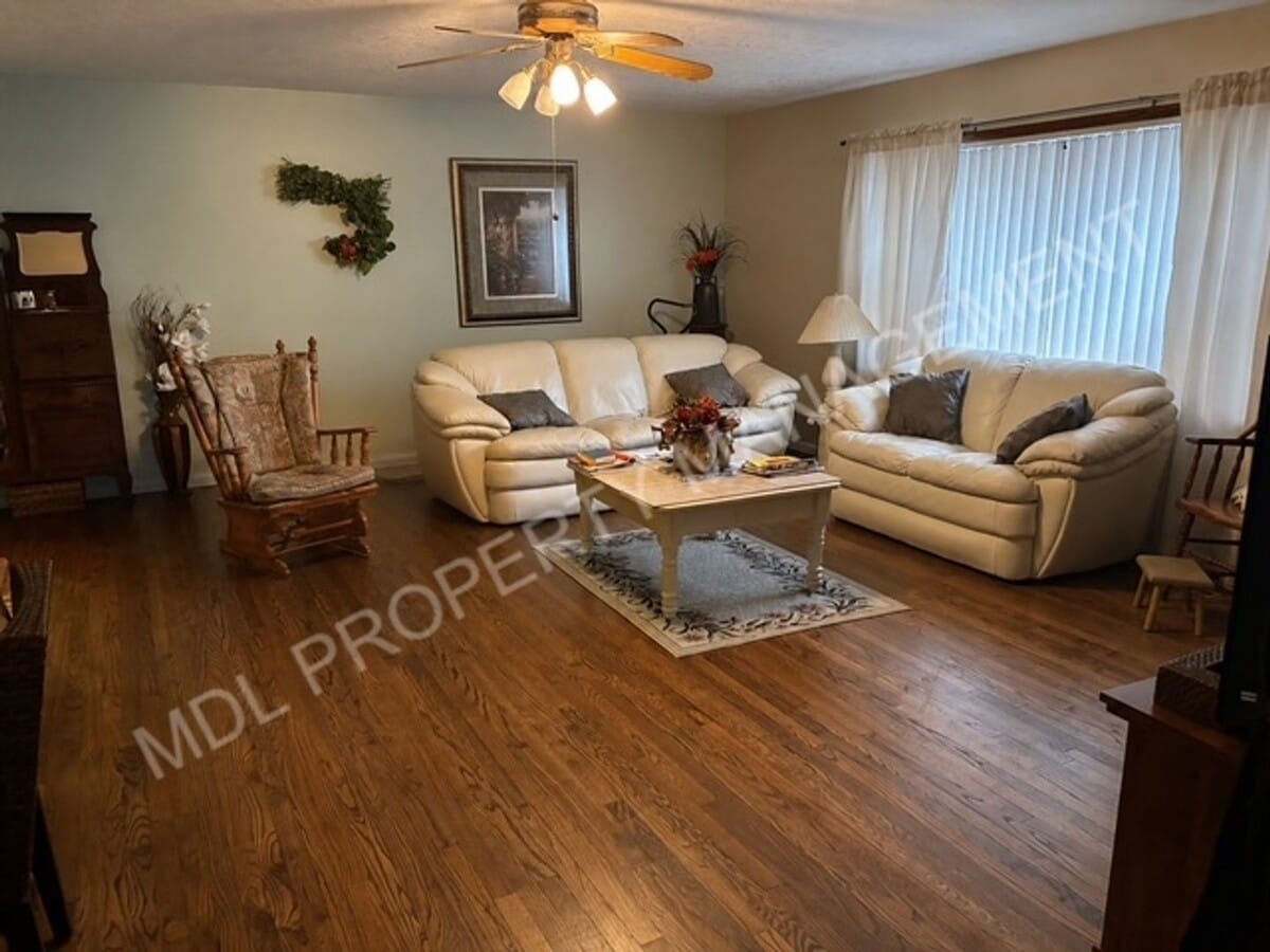 Photo - 211 N Powell Rd