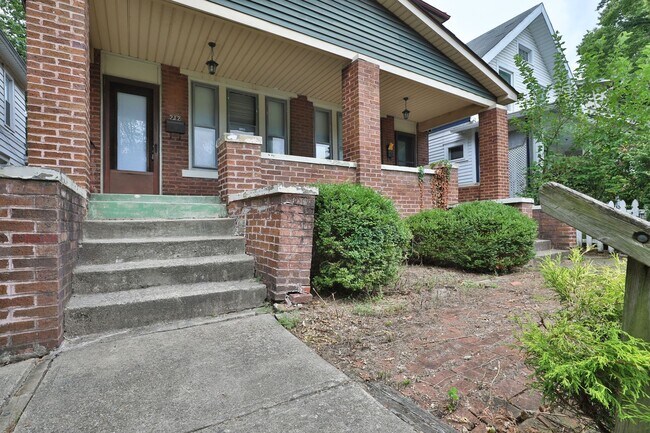 Photo - 8 Bedroom North Campus Newly Remodeled Hou...