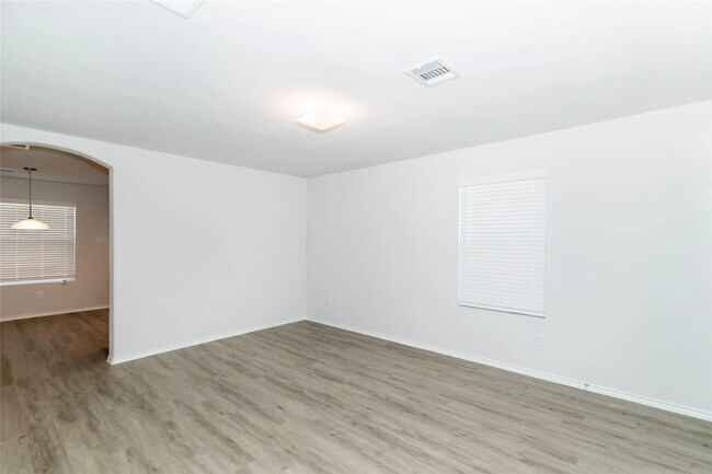 Photo - 25393 Claremont Hills Ln