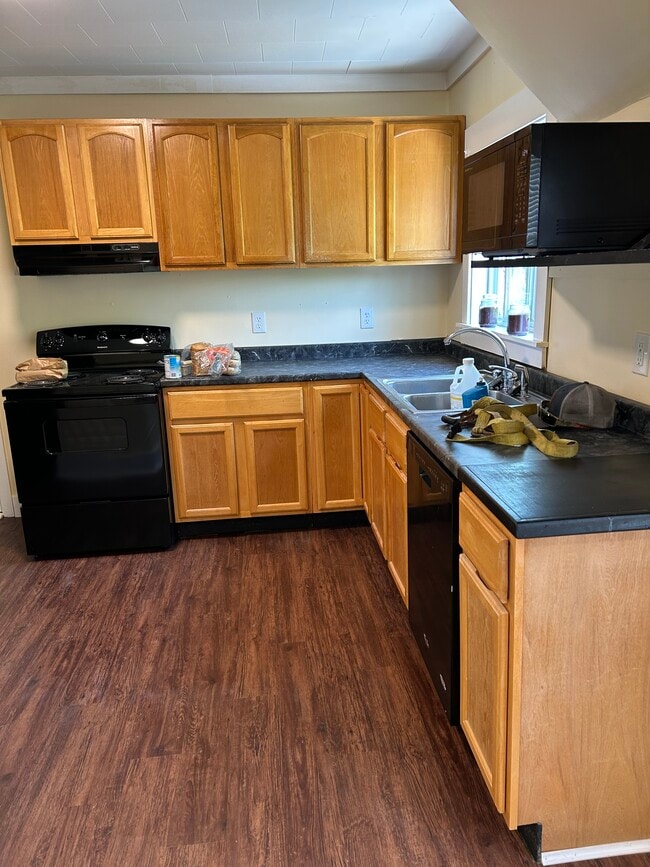 Photo - 35 Ammonoosuc St Unit Newly Renovated 2 Bedroom Apartment