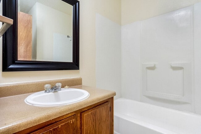 Photo - Tiffany Square Apartments