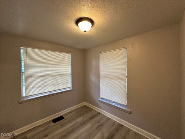 Photo - 2115 Crawford St