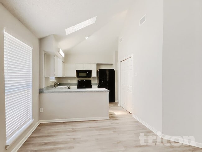 212 Sunset Dr