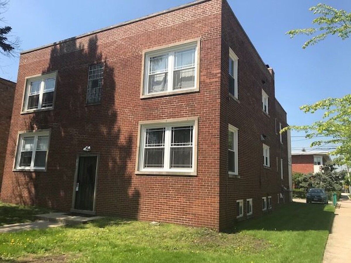 9056 Lamon Ave, Unit 1S, Skokie, IL 60077 - 9051 Lamon Ave Apartment Unit 1S