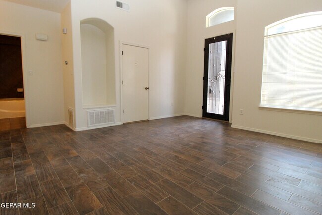 Photo - 2210 Hannah Leigh St