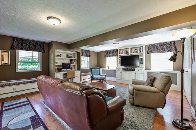 Photo - 531 Woodview Dr