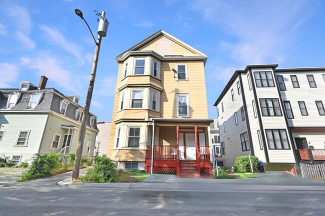 Building Photo - 4 Burton Ave Unit 3