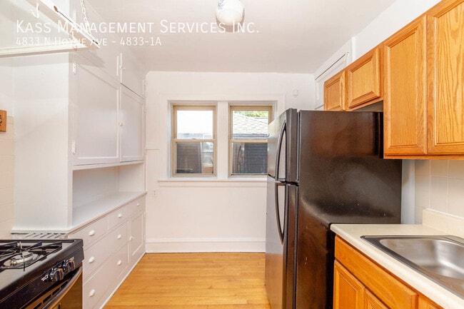 Building Photo - 4833 N Hoyne Ave Unit 4833-1A