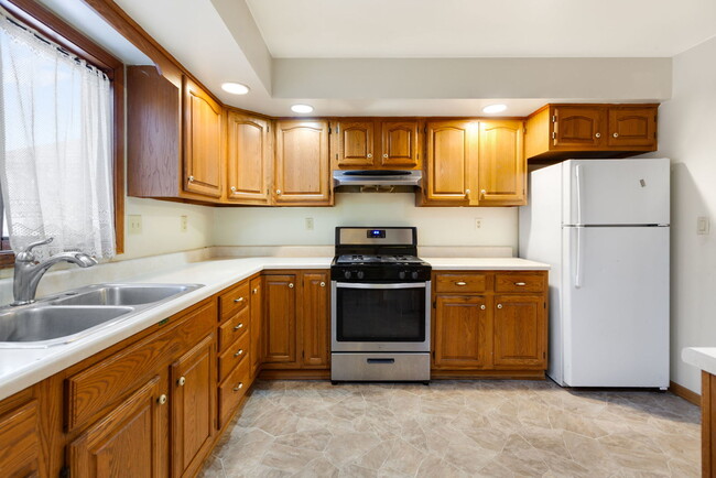 Photo - 1632 Poplar Ln