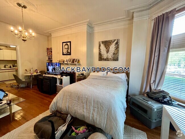 Building Photo - 206 Commonwealth Ave Unit 3 Rental