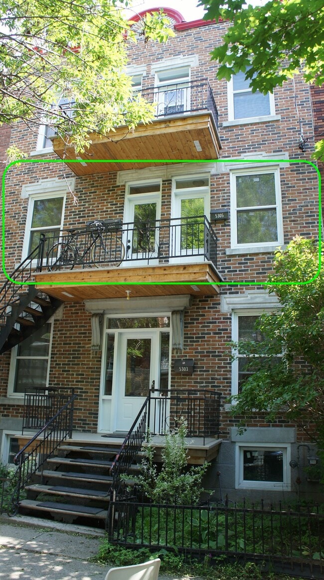 Building Photo - 5305 Av Des Érables Unit Des Erables