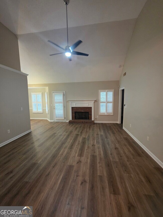 Photo - 120 Cloverwood Dr