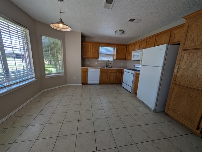 Photo - 10606 Belton Av.