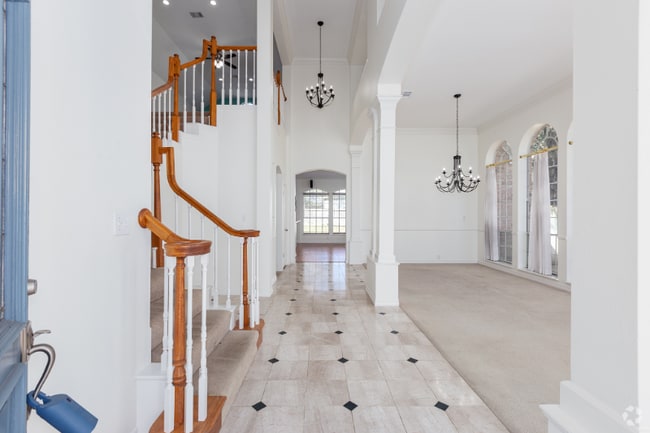 Building Photo - 501 Crown Colony Dr Rental