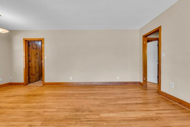 Photo - 220 Rebecca Ln