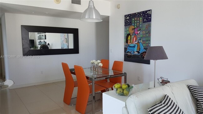 Building Photo - 185 SW 7th St Unit 1612