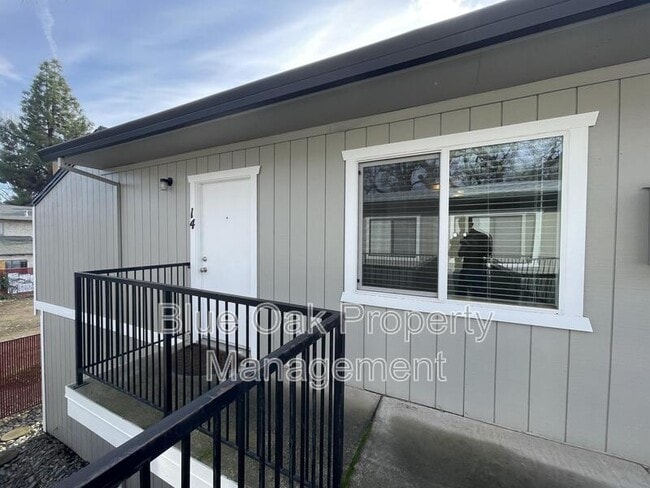 Building Photo - 458 Nord Ave