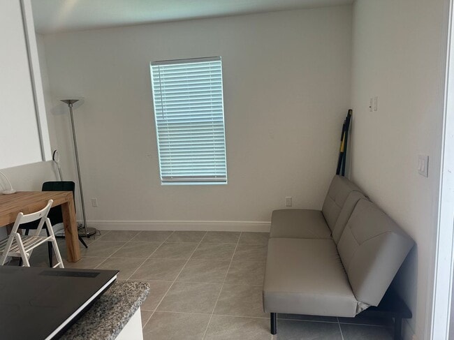 Photo - 467 SW Jeanne Ave