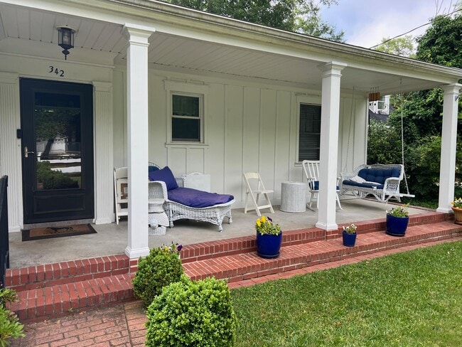 Photo - 342 Marion St SE