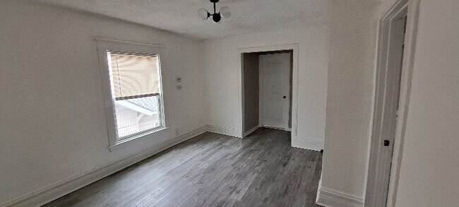 Photo - 29 Sutton St SW Unit 2