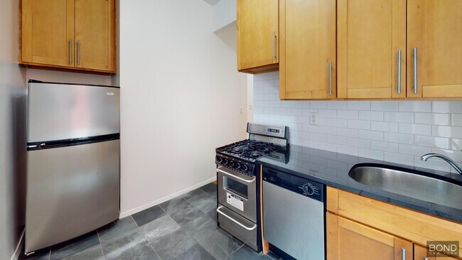 Building Photo - 415 E 73rd St Unit 3E Rental