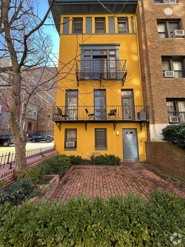 Building Photo - Centrally Located 1BR/1BA in Dupont Circle... Unit 2 Rental