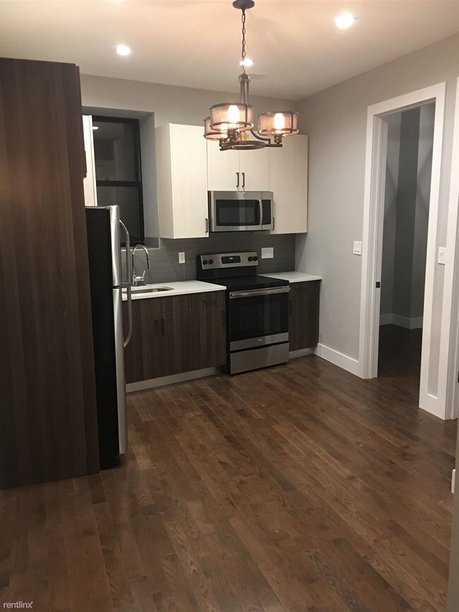 Photo - 3061 Fulton St
