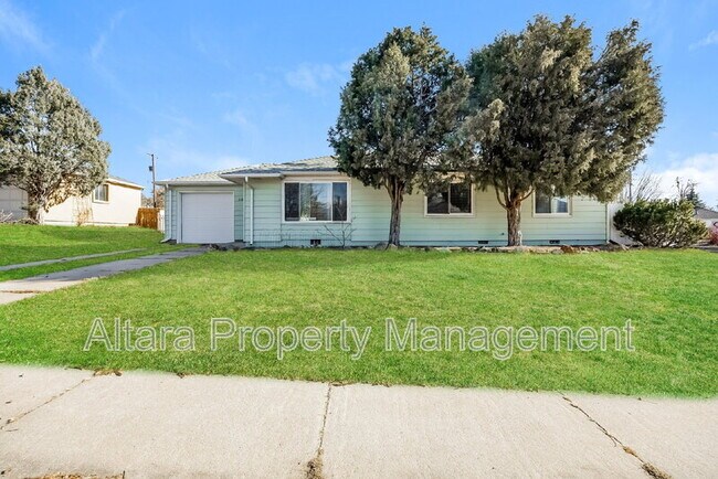 Building Photo - 2123 Robin Dr