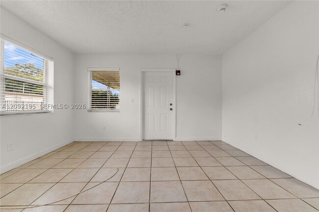 6318 SW 25th St Unit 4