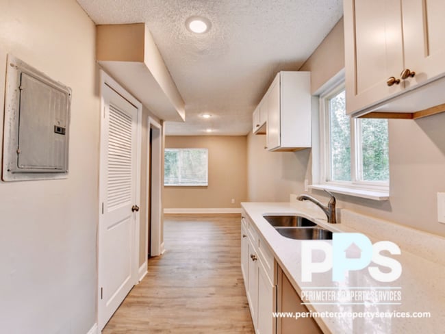 Photo - 390 W Lake Ave NW