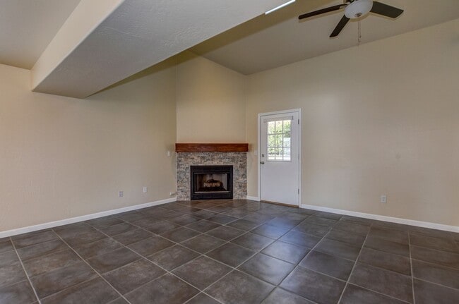 Photo - 9100 E Lakeshore Dr Unidad A