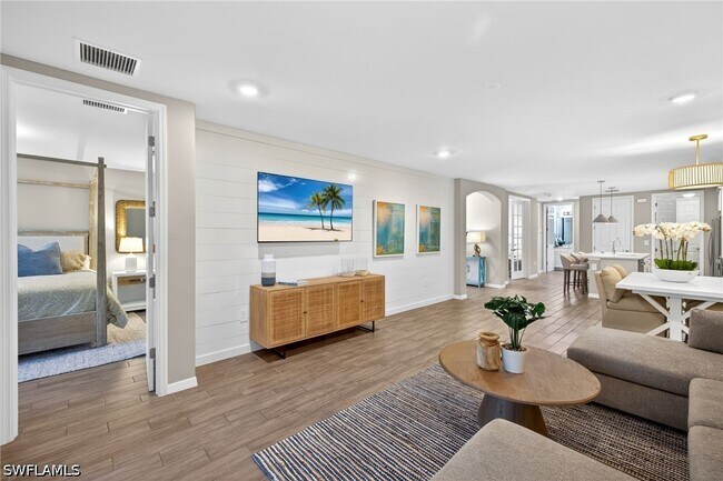 Photo - 14567 Edgewater Cir