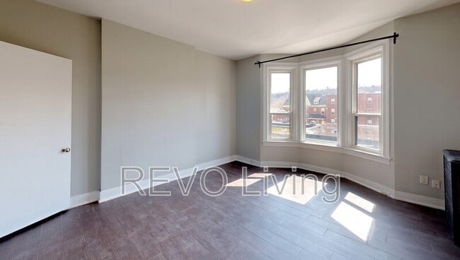 Photo - 477-477 King St E