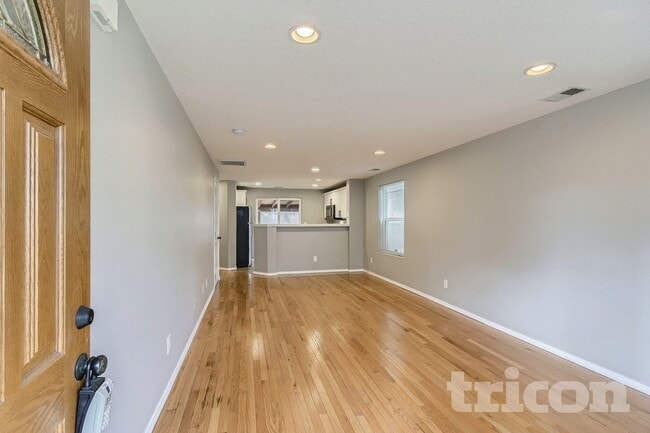 Photo - 577 SW 207th Ave