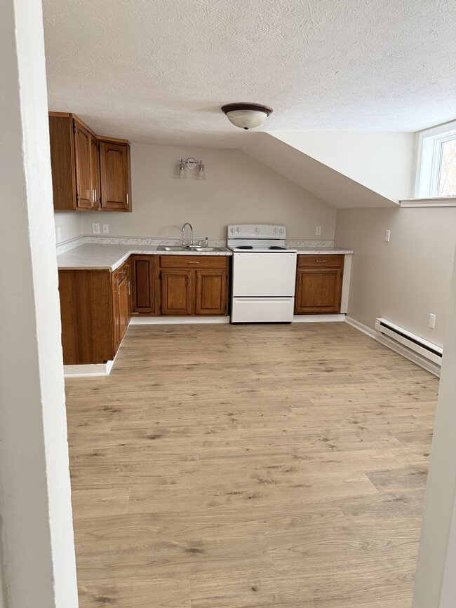 Photo - 118 W Grove St