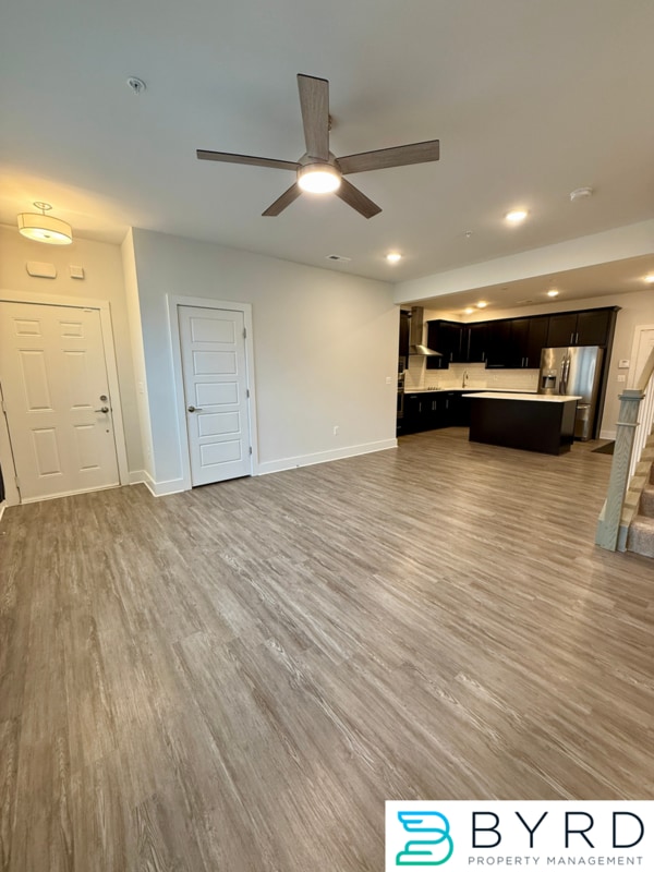 Photo - 4330 Saunders Station Loop