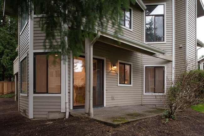 Building Photo - Beautifully Remodeled 2 Bed 2 Bath Redmond Condo!
