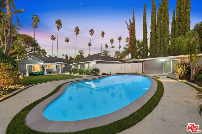 Building Photo - 15040 Hamlin St