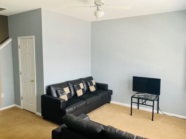 Photo - 118 University Village Dr