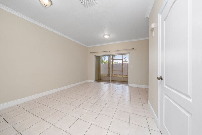 Photo - 2 Bedroom /2.5 bathrooms Town House. Just few minutes from Medical City.