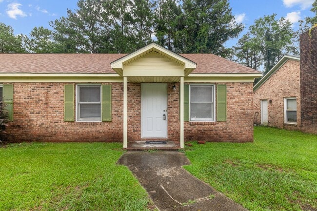 Building Photo - 2 Bedroom 1 Bathroom Duplex