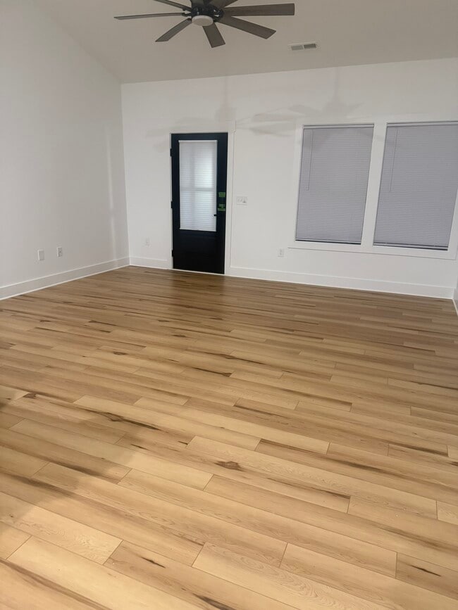 Photo - 420 Sloop St