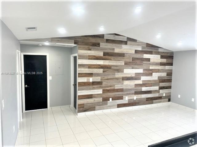 Building Photo - 3252 W 70th St Unit 201 Rental